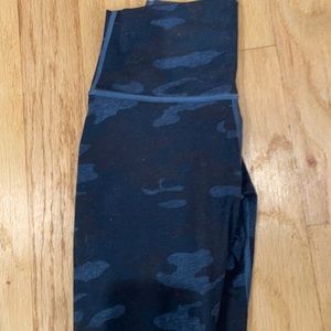Lululemon blue camo cropped leggings